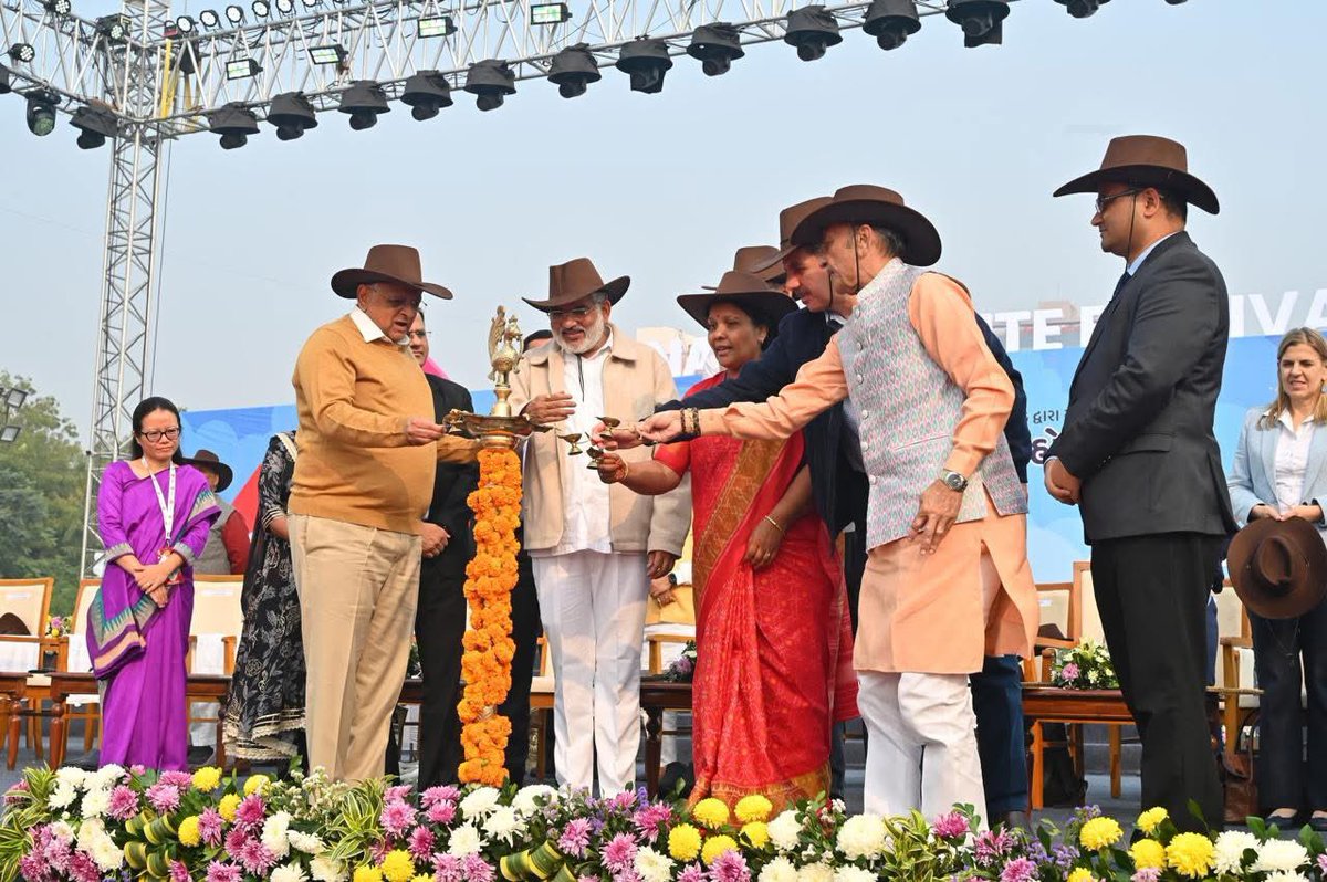 VimalUpadhyay's tweet photo. અમદાવાદ રિવરફ્રન્ટ ખાતે ગુજરાત રાજ્યના મુખ્યમંત્રી શ્રી ભૂપેન��દ્રભાઈ પટેલજી,કેબિનેટ મંત્રીશ્રી અને દેશ-વિદેશના વિવિધ આમંત્રિત મહેમાનશ્રીના હસ્તે ,🪁અમદાવાદ ઇન્ટરનૅશનલ કાઇટ ફેસ્ટવલ 2025 નો પ્રારંભ કરવામાં આવ્યો છે,(11 - 14 જાન્યુઆરી) 47 દેશના 143, ગુજરાતના 417 પતંગ રસિયા 
#પતંગ https://t.co/JXY8qE6Vmd