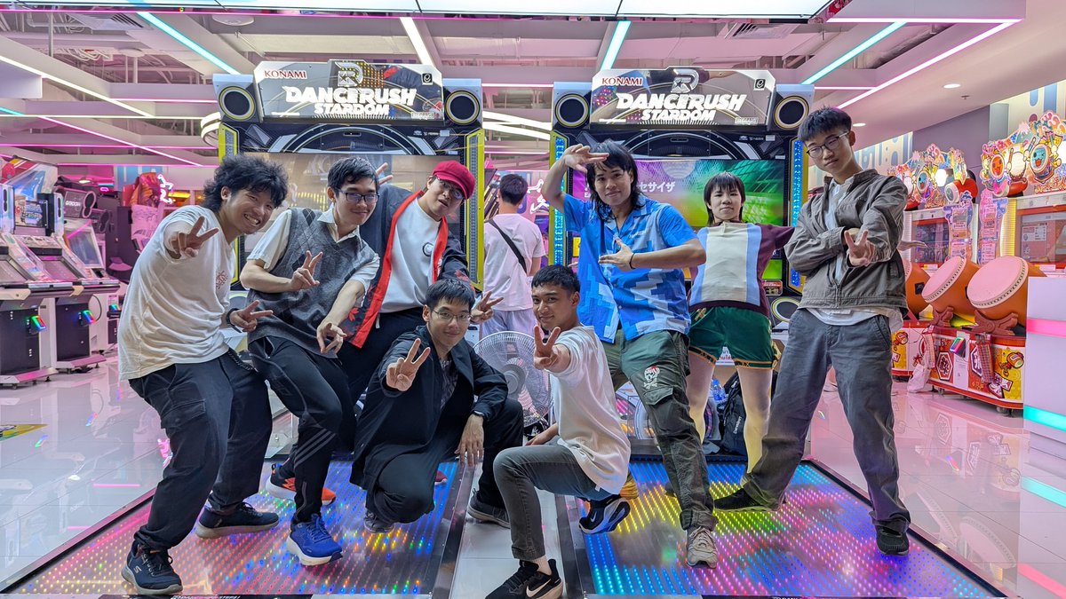 FNWeeaboo tweet media