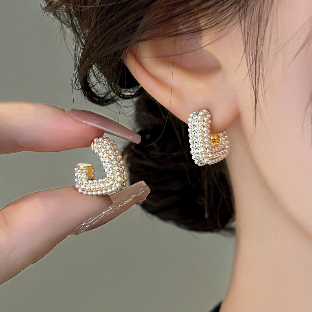 buzzingorient's tweet photo. ✨ New Arrival! ✨
Our Heart Shape Pearl Studs are the perfect mix of romance and elegance. A timeless gift for yourself or someone special. 💖✨

#HeartShapePearl #Earrings #PearlJewelry #Love #Elegance #NewArrival

👉https://t.co/TMjTafSKe4 https://t.co/aBzIVDaaER