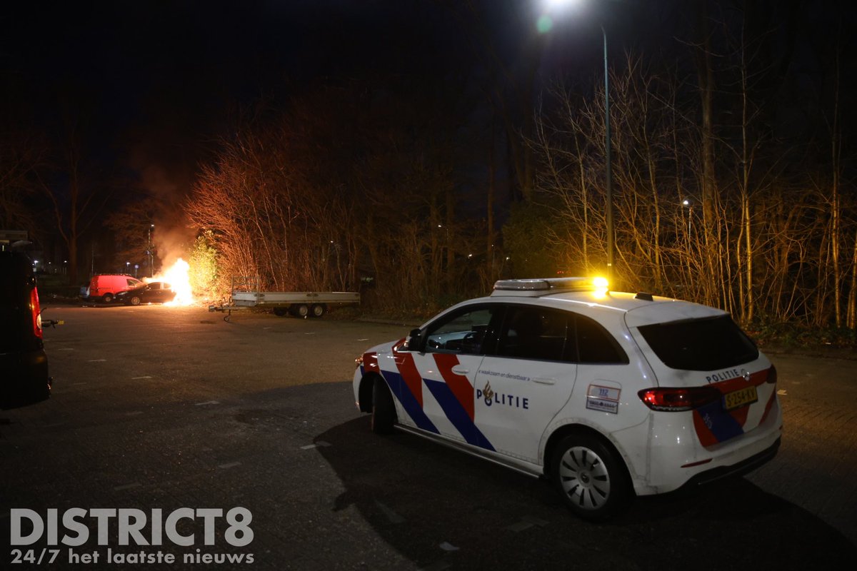 Auto in brand gestoken op de Groene Zoom, Den Haag
