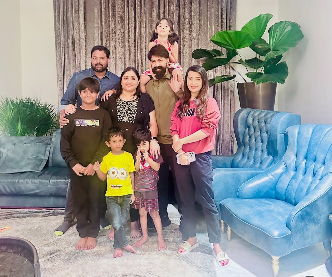 thenamisyashfc's tweet photo. Happy Birthday to Yash boss's dearest sister Nandini Akka ❤️🥳 
#YashBOSS #ToxicTheMovie #YashBdayCelebrations2025 #ToxicBirthdayPeek #toxicteaser https://t.co/6pAZqeYqn5