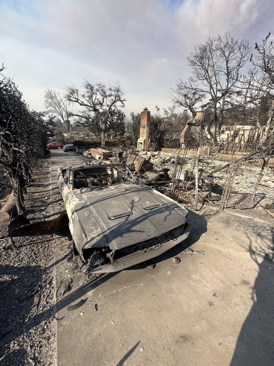 JimmyLevy2026's tweet photo. This is an extremely difficult time for all effected by the fires. I am so grateful to be surrounded by such amazing and supportive people, and have the opportunity to be out on the field with my team during this time. https://t.co/0BhwS5wwQ6