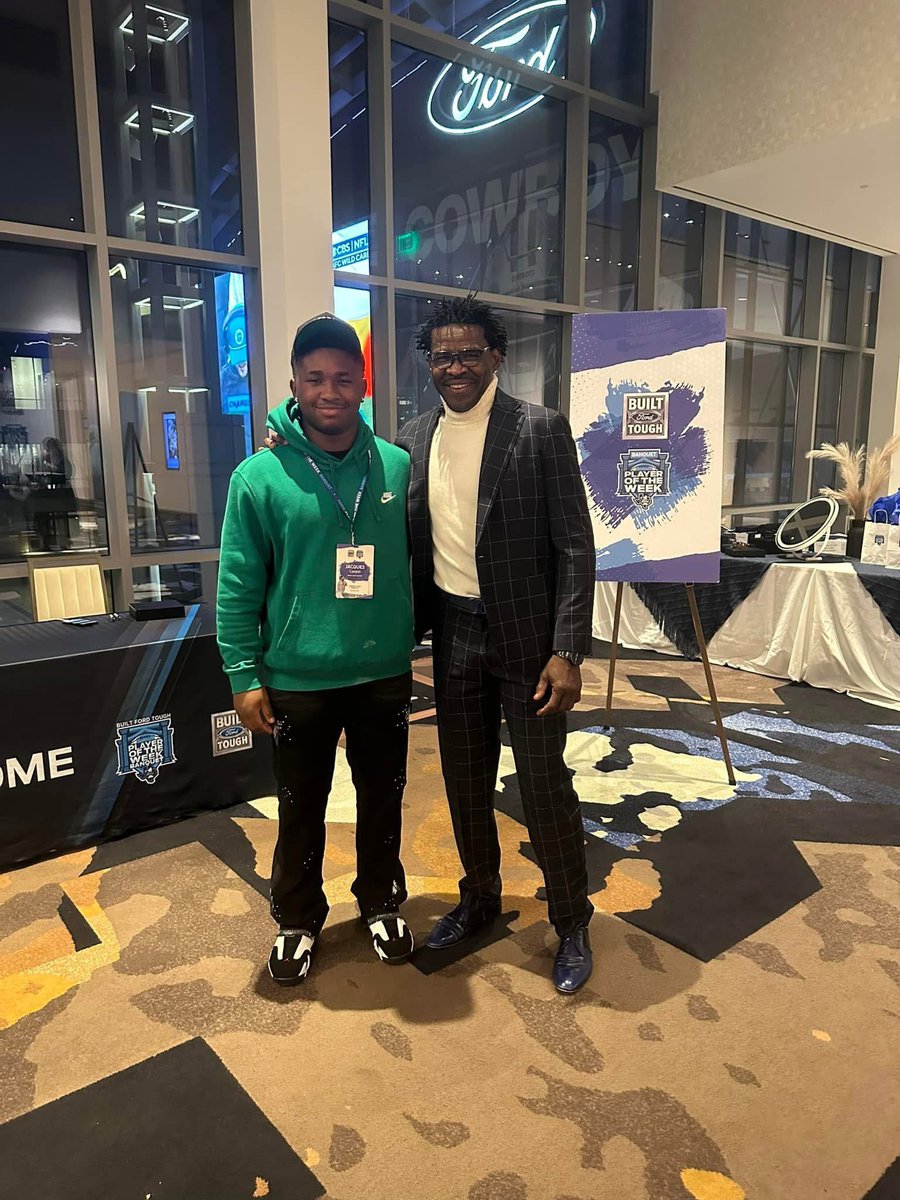 Mexia_Athletics's tweet photo. Jacques Cooper with NFL Hall of Famer and Cowboy great, Michael Irvin at the Texas Built Ford Tough Player of the Week Banquet! Cooper, who won the award for his Week 9 performance vs Whitney! #WEKAT #BeTheStandard https://t.co/3wFxSpyM2N