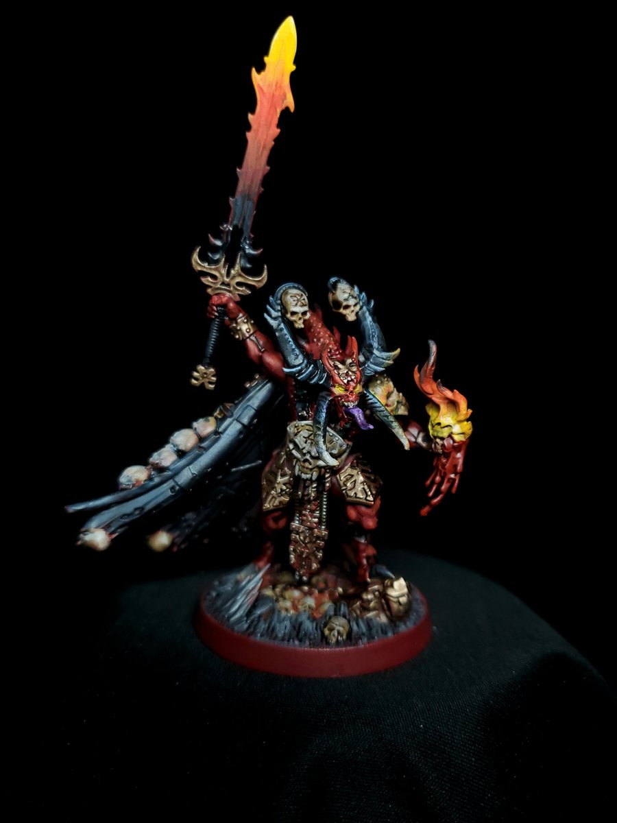 RuneEyeOka's tweet photo. New year new challenge, as the Skulltaker leads his hoards of bloodletters into glorious bloody combat #WarhammerChallenge https://t.co/XiYX30AB4j