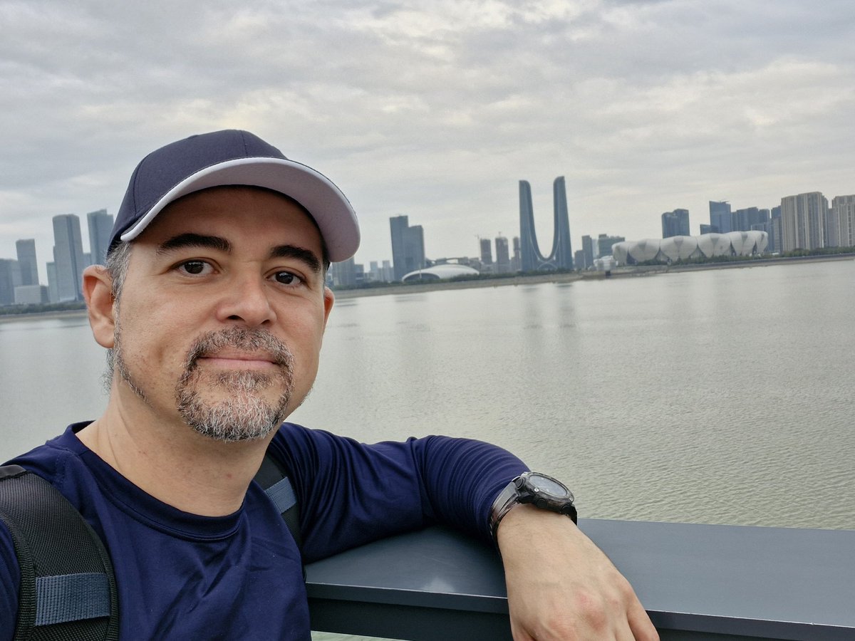 RodneyOlmos's tweet photo. El año pasado estuve en #Shanghai #Hangzhou #Huzhou tres ciudades en un mes, la mezcla de tecnología, cultura ancestral, ciudades modernas y nuevas experiencias. Cada vez me sorprende mas como estas super potencias se separan de nuestro tercermundismo y las abismales diferencias! https://t.co/mmHPHpDwBA