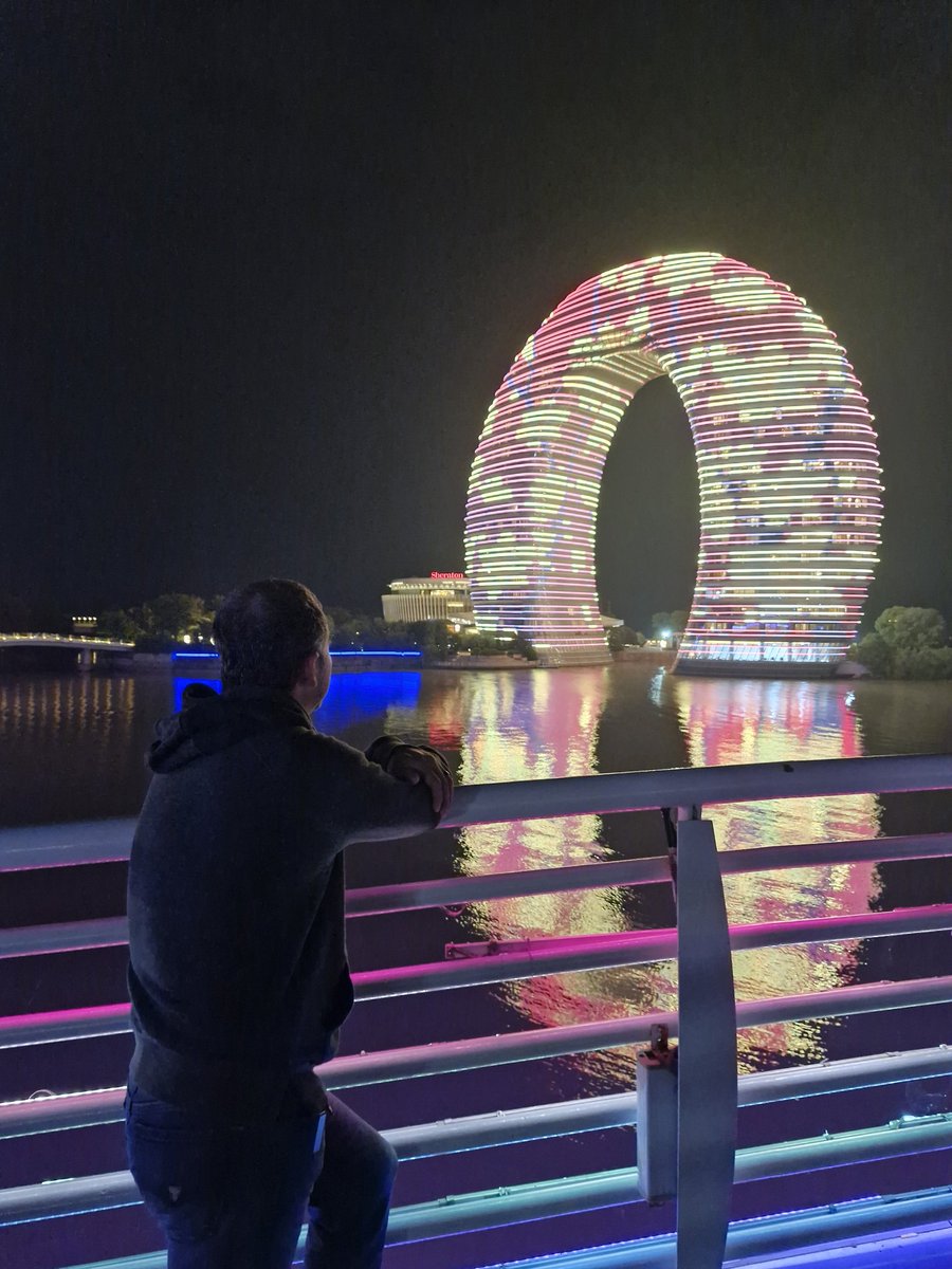 RodneyOlmos's tweet photo. El año pasado estuve en #Shanghai #Hangzhou #Huzhou tres ciudades en un mes, la mezcla de tecnología, cultura ancestral, ciudades modernas y nuevas experiencias. Cada vez me sorprende mas como estas super potencias se separan de nuestro tercermundismo y las abismales diferencias! https://t.co/mmHPHpDwBA