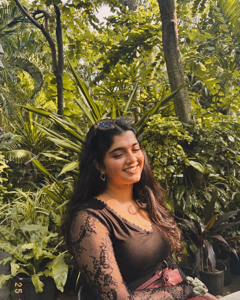 OnlyHeroines's tweet photo. #RevathiSharma 🖤😘 https://t.co/LbUVEkAxX1