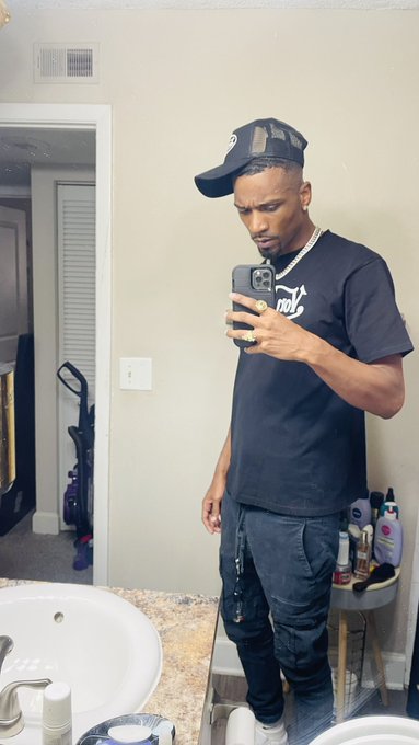 2 pic. “Make room when I come by , 
Aint speaking I’m dumb high ?” https://t.co/XIPeh4hf6F