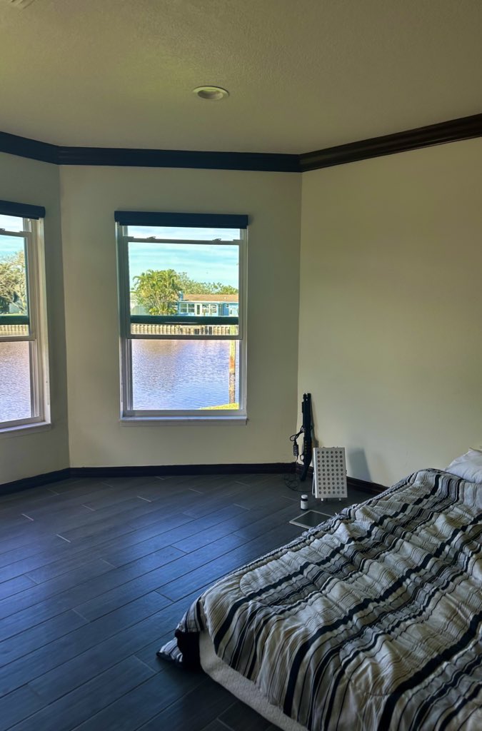 NoahRyanCo's tweet image. The best way to ruin peace of mind is to start accumulating stuff. 

Every item you own takes up a piece of headspace whether you know it or not. 

The things you own end up owning you