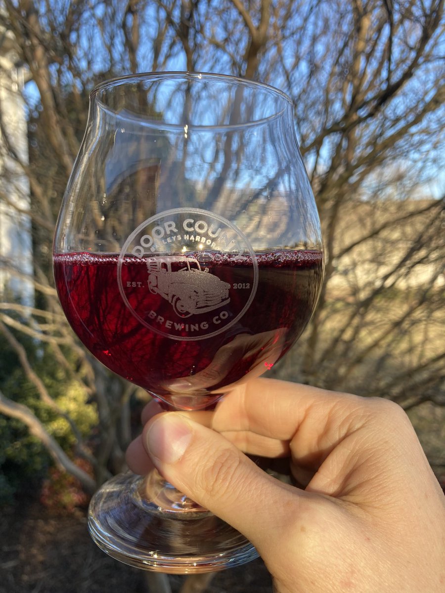 backyard2bottle's tweet photo. Raspberry #mead always hits the spot.

#backyard2bottle #melomel https://t.co/EXwkAff2VV