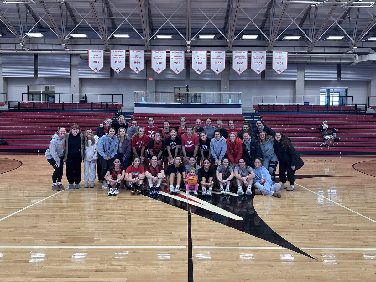 Shoutout to all our alums for coming back today ❤️🖤

#fft