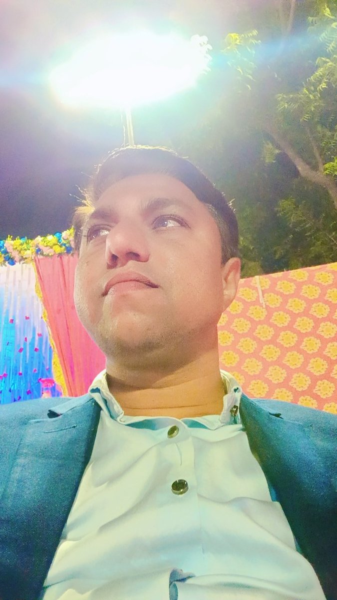 सवाल घमंड का नहीं है इज्जत का है, कोई अगर लहजा बदले तो हम रास्ता बदल लेते हैं.!!