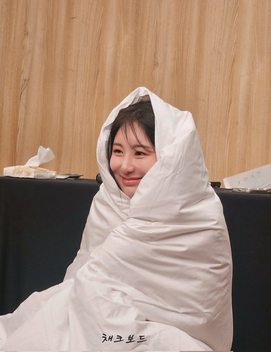 250112 사운드웨이브 시즌그리팅 대면팬사인회

보쌈 해가고싶다 귀여워어어🤍
#이채연 #LEECHAEYEON