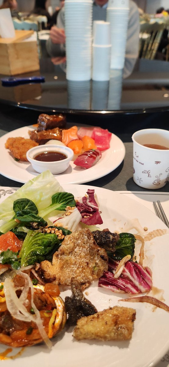 Солонгос хурим амар. 
Сүйт залуу орж ирлээ, сүйт бүсгүй орж ирлээ. 2уулаа гэрлэлтийн тангараг /амлалт ч гэх юмуу/ уншина. Аав нь гарч ирж үг хэлнэ. Найзууд нь баяр хүргэж дуу дуулна, тэгээд 2 талын эцэг эхдээ ёслоно. Тэгээд дуусаа. Энэ хэсэг нь 30-50мин болно. Дараа гэр бүл