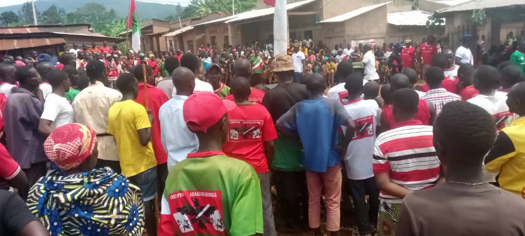 CnddFddButanyer's tweet photo. 11/1/2025 Iruhande y kubumbatira Umutekano, Imbonerakure zihamagarirwa gukura amaboko mu mpuzu zigakora zirondera ifaranga.
bishikirizwa n #MACUMI_Pierre arongoye imbonerakure komine #Kirundo m bikorwa vy gutegura umurima w ha 3 w'amavoka murizone #Bukuba
@CnddFdd 
@R_Ndikuriyo https://t.co/37A8A2qDdf