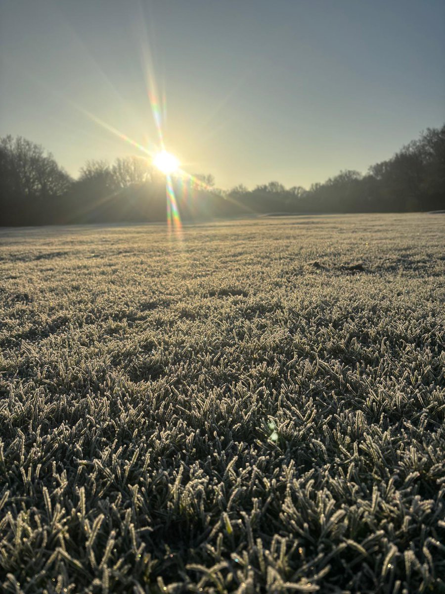 Winter at Banstead Downs. ❄️☃️ 

#golf #golflondon #golfsurrey #golfcourse  #dronegolf #dronephotography #banstead #bansteaddownsgolfclub