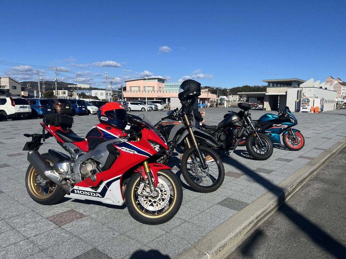 morokosidaze's tweet photo. 今回は大洗まで海鮮丼を食べにツーリングに行きました！その帰りに冷め切った体を温めにぽれぽれさんに行き冷えた体にしみる暖かいラーメンでした！
ご馳走様でした！ https://t.co/8z7qf0A0yN