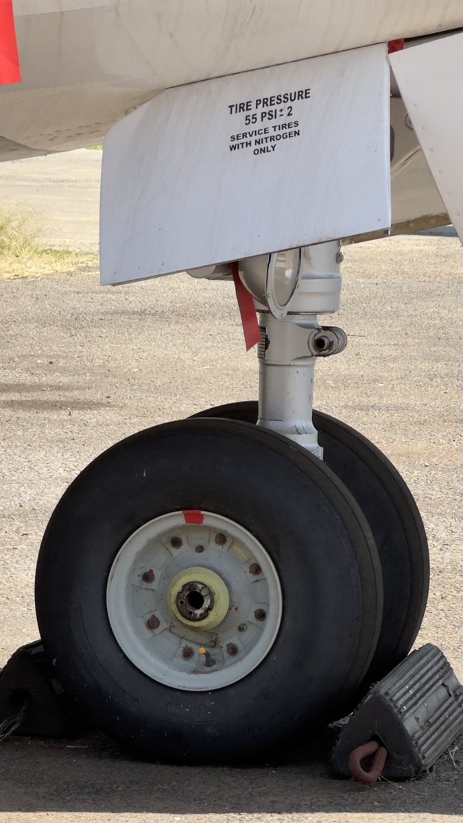 AirwatcherKE's tweet photo. Aircraft tires are filled with Nitrogen for various reasons; 
1. Reduce risk of fire. 
2. Maintains a stable pressure. 
3. Prevents moisture related damage. 
4. Extends tire life. 
5. Facilitates high altitude ops. 

#planespotting #aircraftmaintenance #aviationdaily https://t.co/TnAAorcE5w