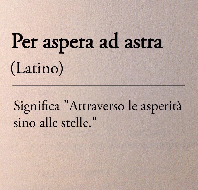 Raggiungere le stelle attraverso le difficoltà. Gli obiettivi più preziosi richiedono sforzo e perseveranza.