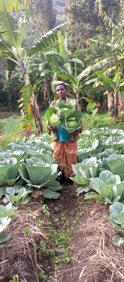 RuboniVillage's tweet photo. Women in #RuboniVillage are growing organic vegetables and serving them in the tourism value chain, to participate in a cash economy, improve human and environmental health, support traditional livelihoods through tourism, increase income innovation in climate smart agriculture. https://t.co/SpZ4SMNm16