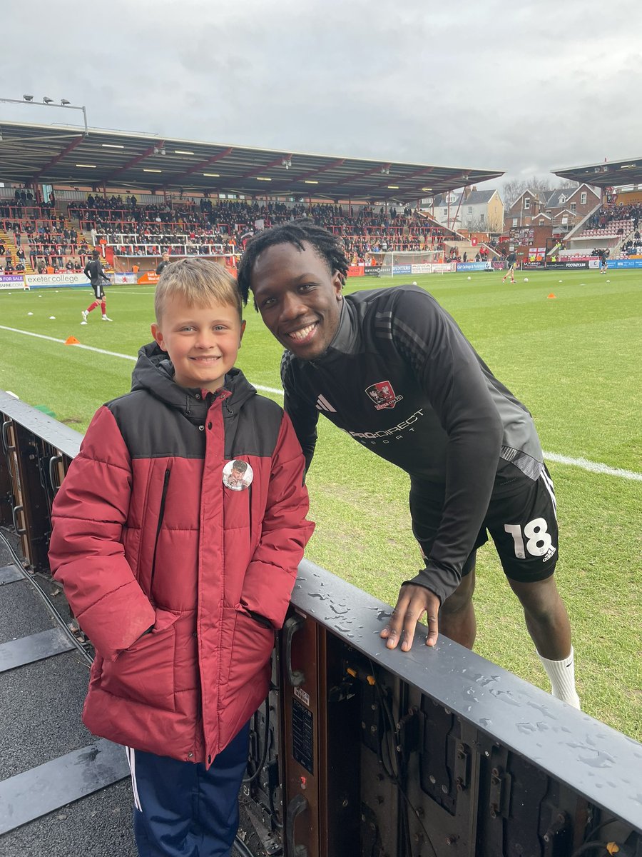 juleshuxley's tweet photo. What a game from the Grecians today! Beating Oxford at home to secure a place in the 4th round of the FA cup for the first time since 1981! My son got a picture with his favourite player @_Haarper17 to start off the afternoon! What a player he is 🔥🔥 https://t.co/T4Db20XHnR