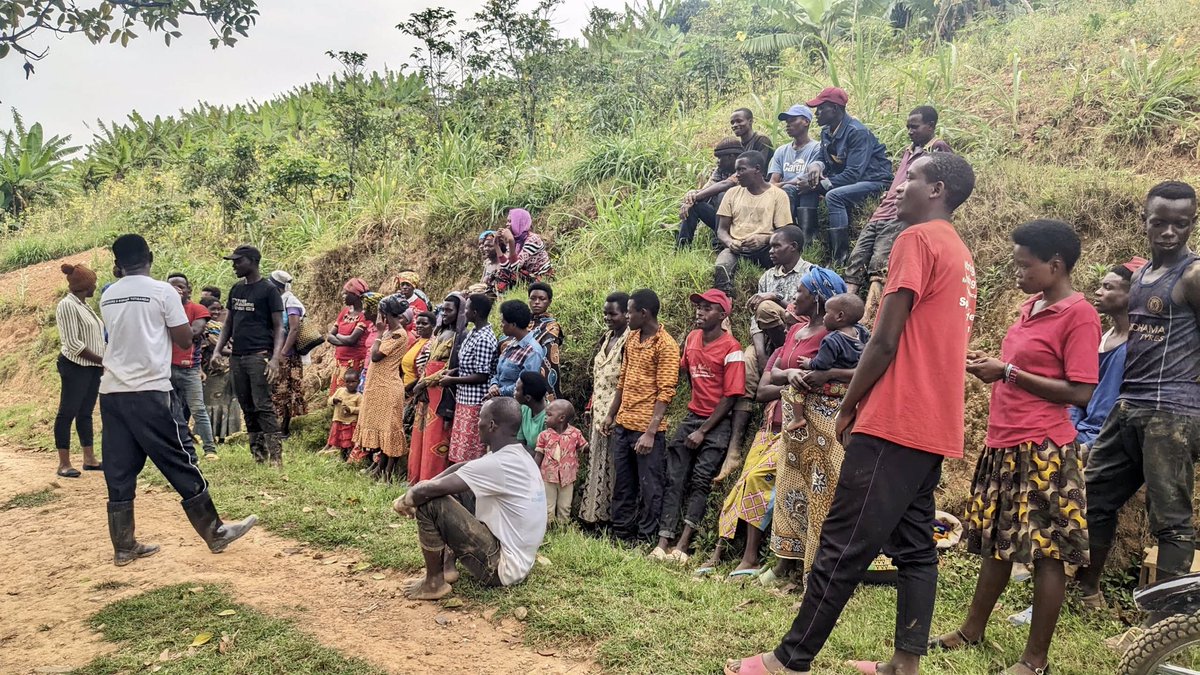 Ben_alpha1's tweet photo. Volunteers do not necessarily have the time; they have the heart.”
Working with @Nyamagabe @sector_musange youth In community work for supporting poverty alleviation by constructing latrines for poor households. @CorpsAfricaRda @BikorimanaVale9 @NyamagabeYouth @MastercardFdn https://t.co/Ir2Tl24Jma