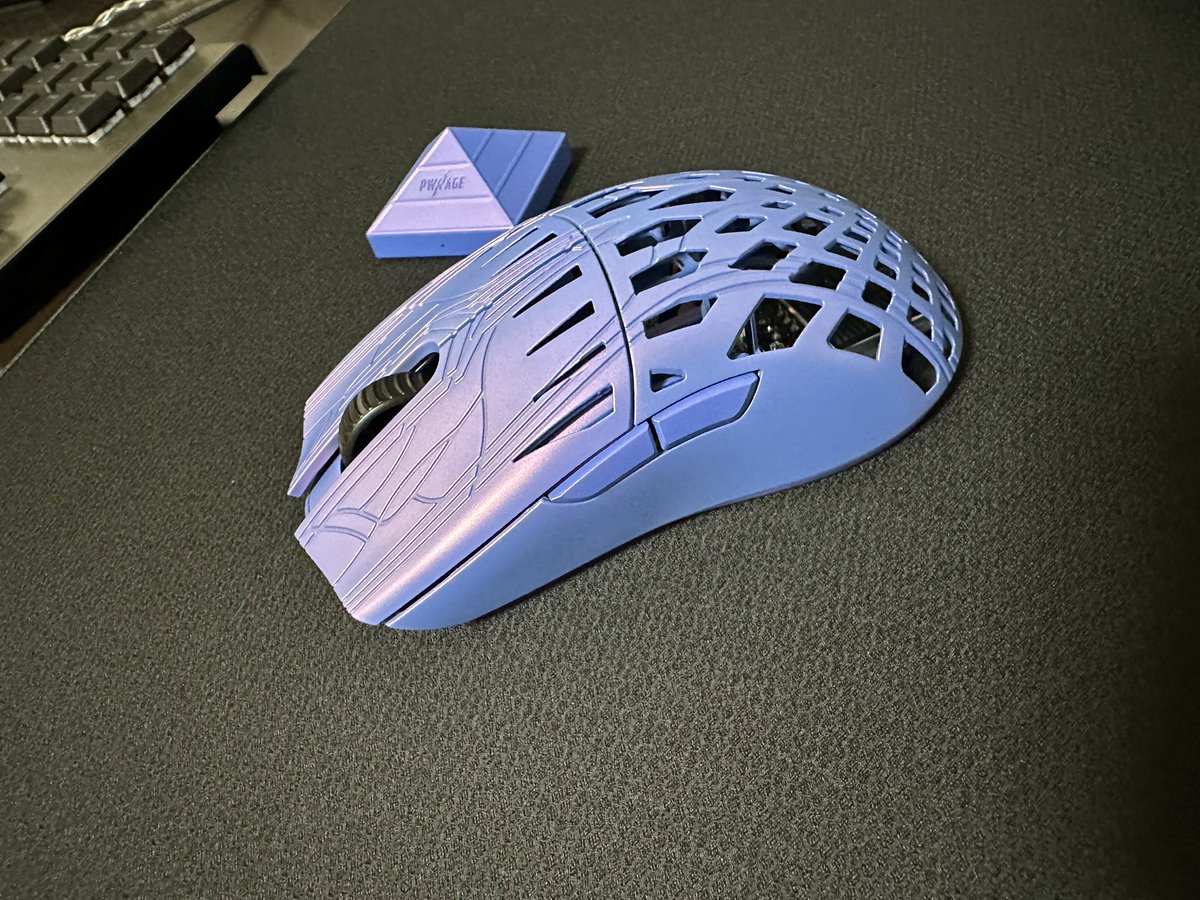 Uohaman's tweet image. Pwnage Trinity CF！形状と色良すぎる〜
でもなによりコーティングが神
VV3Pro並みだし軽いから、表面摩擦だけで持ち上がる笑

@PwnageOfficial #pwnage