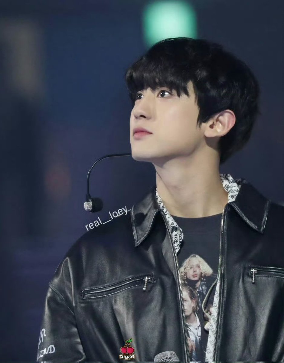 no_loey_no_life's tweet photo. 2018                                             2025 https://t.co/EqUDqILmdL