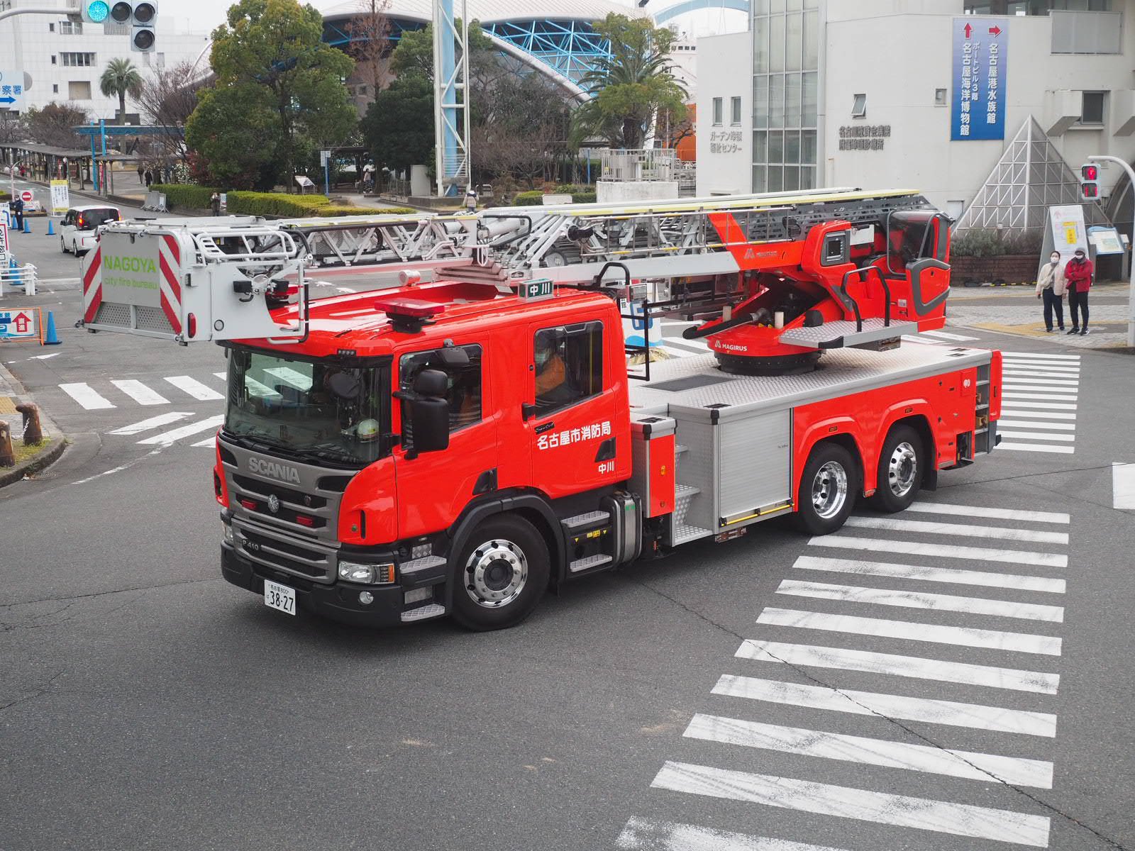 シカゴ市消防局　SQUAD1A 空中作業車 シカゴ市消防局 SQUAD1A 空中作業車
