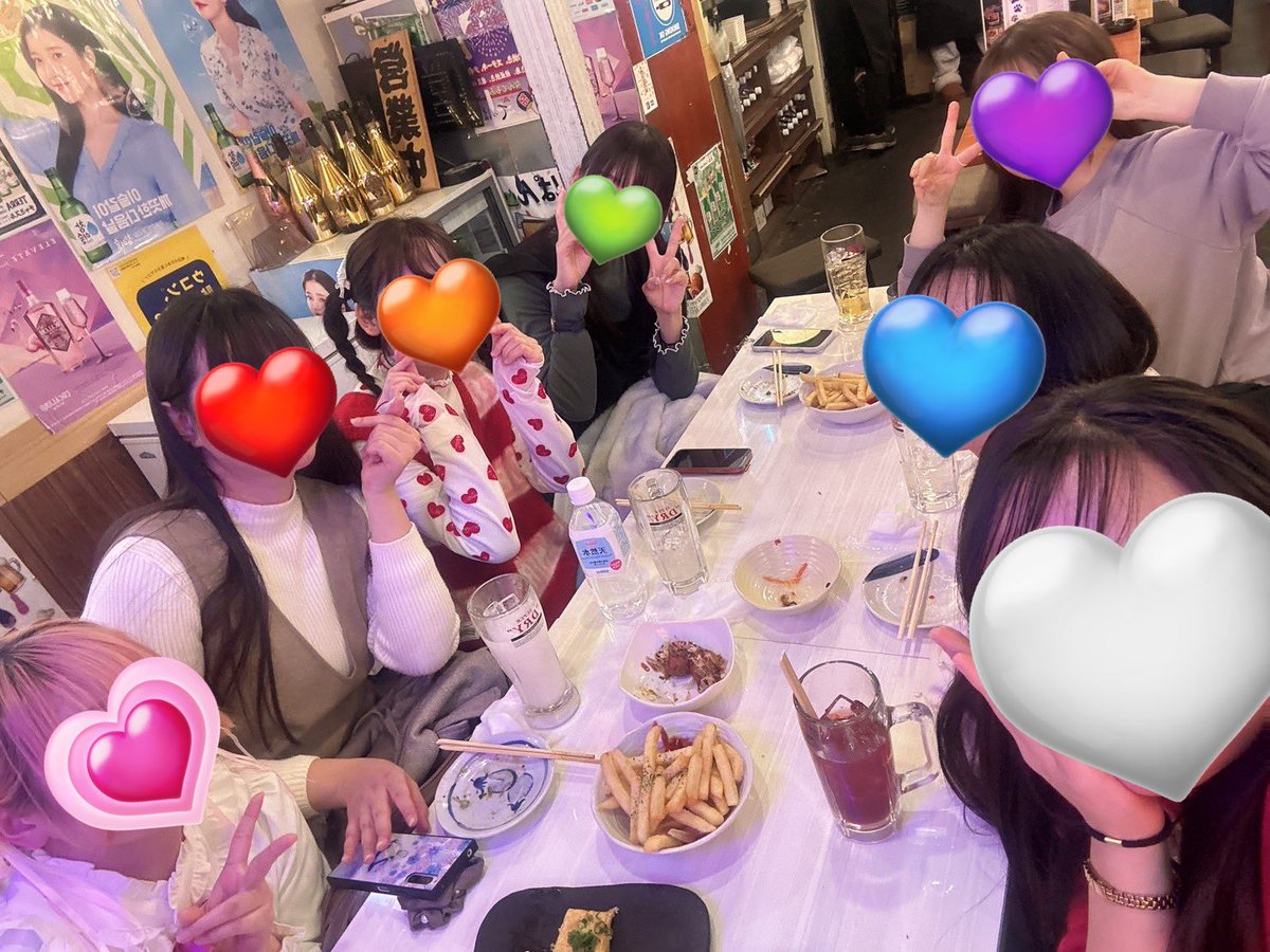 Meluna_m's tweet photo. あけましておめでとうございます🐍✨️
2025年も #めるなちゃん をよろしくお願いします🍓

昨日は次回撮影する曲の練習をしたあと、
みんなで渋谷のAqours CLUB出張所＆新年会に行ってきました🍻

仕事で参加できなかったあかりちゃん🌸、
新メンバー💮の9人で今年も楽しく活動していきますっ！！ https://t.co/c03rXTrUhn