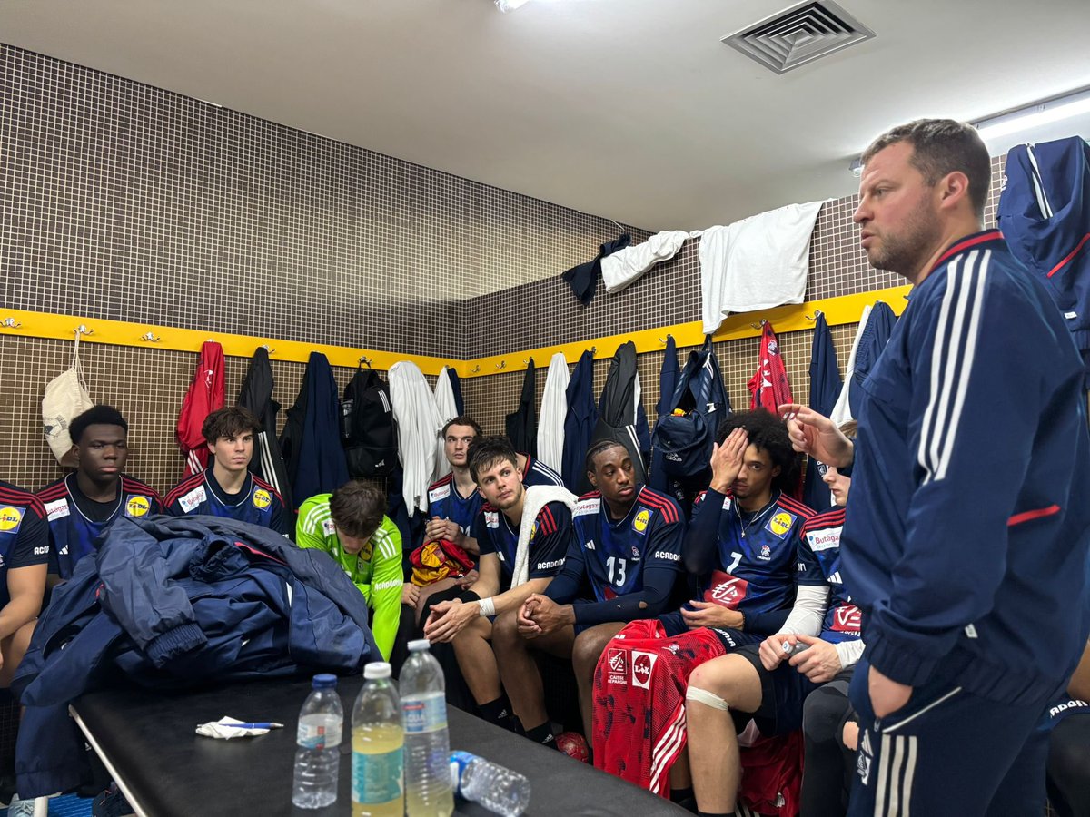 JOLIGuillaume's tweet photo. Victoire 41/32 contre l’Espagne 🇪🇸….
2eme place du tournoi des 4 nations(🇵🇹🇫🇷🇩🇪🇪🇸).
Une belle semaine de travaille en bleu se termine, rdv en mars pour le tiby à Paris…
#BleuetFier #allbleu @ffhandball @FRAHandball https://t.co/jZ7fsBYhqr