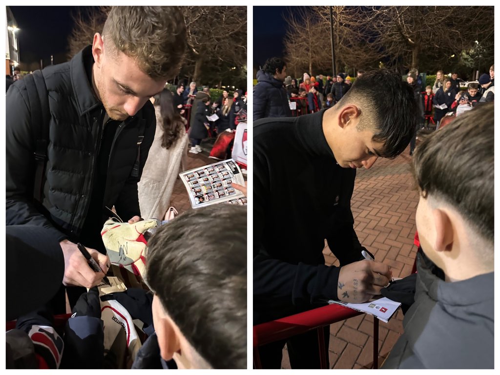 carlosradioguy's tweet photo. Hey @afcbournemouth fans how lucky are we to have the relationship we have with our team? My son George awoke this morning still excitedly chatting about yesterday. Photos & laughs with new signing #JulioSoler & ‘Super’ @marktravers40 gave George his signed gloves! #afcb #legends https://t.co/PHj6UrwtFY