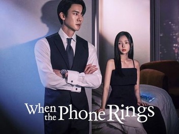 حين يرن الهاتف
⭐️⭐️⭐️⭐️
عندما يتلقى الناطق الرسمي باسم المكتب الرئاسي إتصالا من خاطف زوجته يطالبه بدفع فديه لتحريرها تبدأ بعدها سلسله من الإتصالات تتفشى بها الأسرار و يكثر بها الشك بالقريب قبل البعيد

مسلسل كوري من ١٢ حلقة مدة الحلقة ساعة