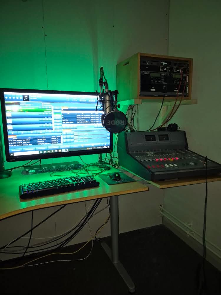 Good morning i'm Live on <a href="/NovaradioNE/">Nova Radio N E</a> 8-10am with Sunday breakfast in for <a href="/BigDazDJ/">Daz Finlay</a> 🥓🍳 

Listen via novaradio.co.uk download the tunein app from your apple or Android store and search Nova Radio North East or ask your smart speaker to play Nova Radio North East