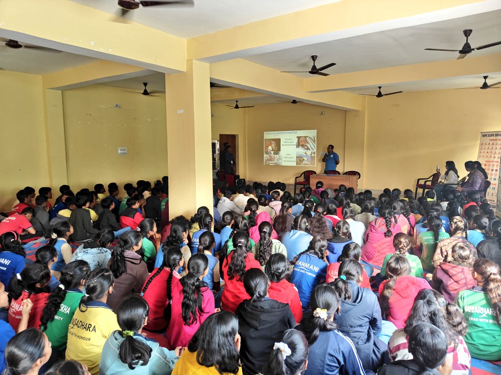 OavRengali2018's tweet photo. Awareness Program on Road Safety was organized jointly by Hope Scope Driving School and RTO, Sambalpur at OAV Rengali on dt.11.01.25 @OAVS_Official @RAMANIKANTASAH1 @DeoSambalpur @DmSambalpur @EWPortal @hopescopesbp @Archulipee https://t.co/vmNrhvLHqV
