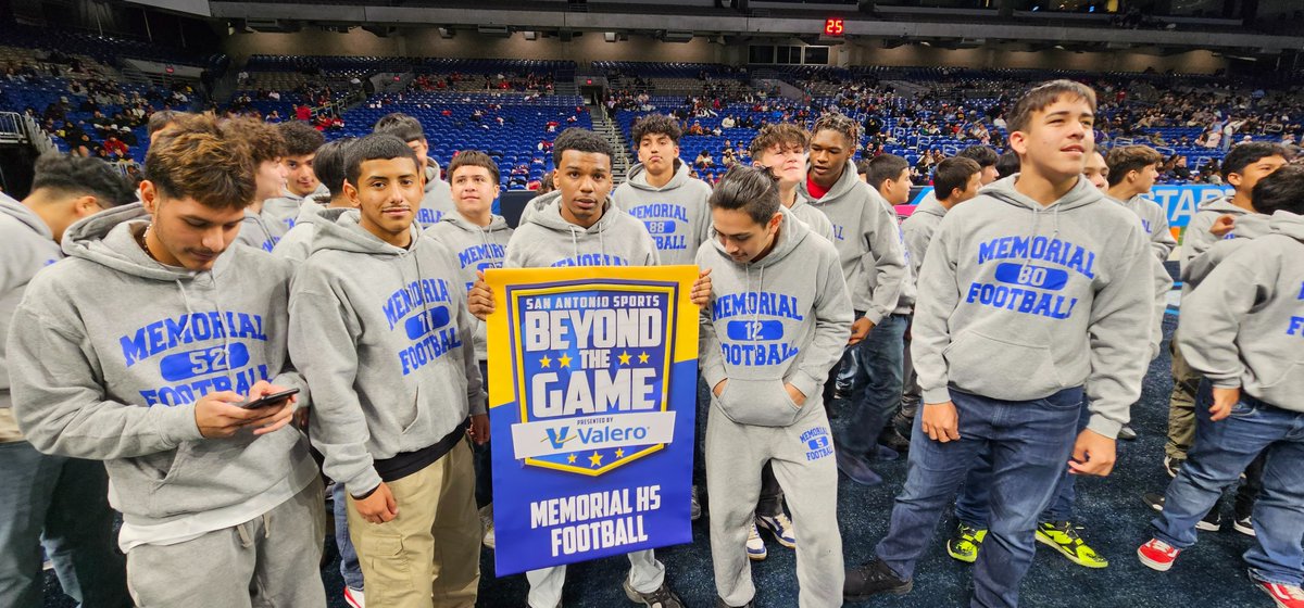 Coach_POrtega's tweet image. Our @EISDMemorialHS @EISDofSA Minutemen Football Team had a great time at the SA Sports HS All Star Football Game at the AlamoDome. We were presented at halftime for going #BeyondtheGame with #MinuteMENread program. Thank you @ValeroEnergy @SA_Sports for the support!