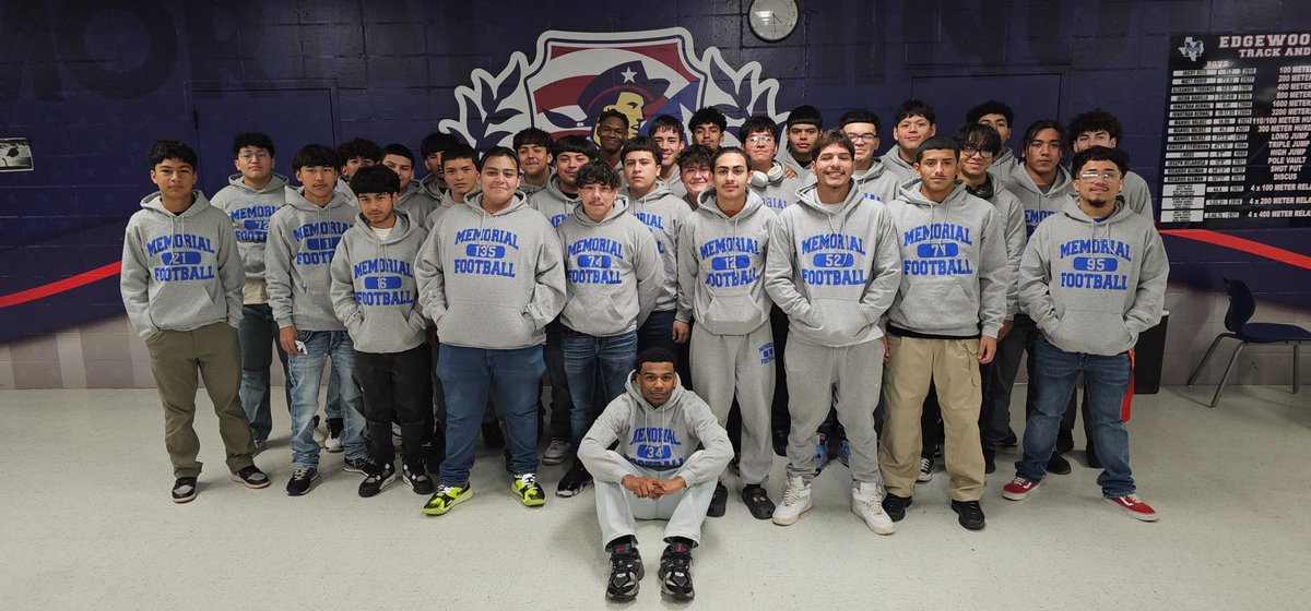 Coach_POrtega's tweet image. Our @EISDMemorialHS @EISDofSA Minutemen Football Team had a great time at the SA Sports HS All Star Football Game at the AlamoDome. We were presented at halftime for going #BeyondtheGame with #MinuteMENread program. Thank you @ValeroEnergy @SA_Sports for the support!