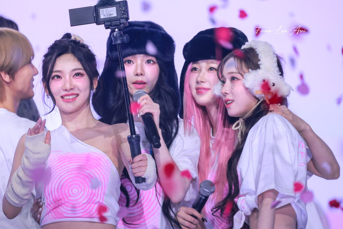 250111 SMTOWN 👭🩷👭 

#GISELLE #지젤 #ジゼル
#aespa #æspa #에스파