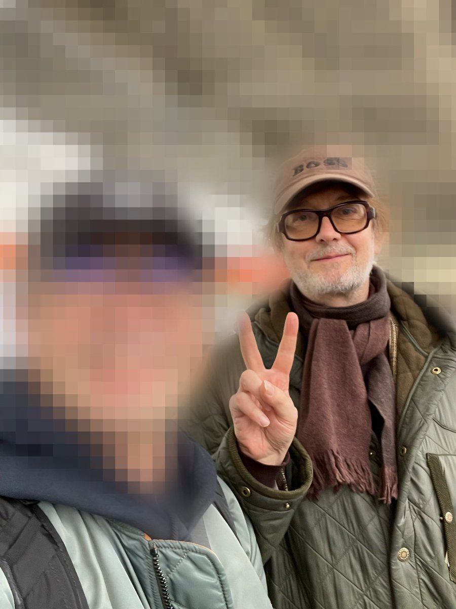1041Na's tweet photo. あまりにびっくりしたし
移動したと思うので。

1/6の大阪単独後から4日後、
まさかのジャーヴィスコッカーに京都と名古屋で1日に2度も遭遇‼️

27年ぶりの日本を満喫してたようでした。

#jarviscocker #PLUP #ジャーヴィスコッカー #パルプ　#rockinonsonic #ロッキングオンソニック https://t.co/vwscFEAWCb