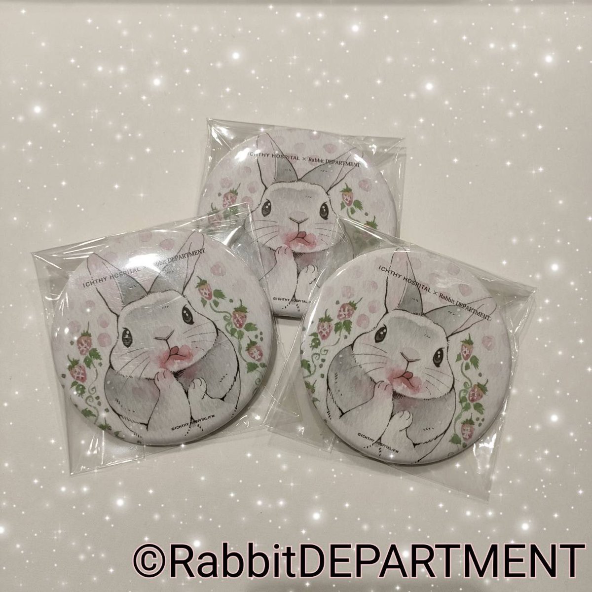 新宿店です🫧

今日は雨予報☔
雨が降ると湿気で髪の毛がクルクルしがちですよね💦
だけど　#井口病院  さんの可愛い缶ミラーがあれば、憂鬱な気分も吹き飛んじゃいます🤭🍀

通販サイトはこちら⇩
rabbitdpt.kawaiishop.jp/items/35559776

#新宿マルイアネックス
#ラビットデパートメント