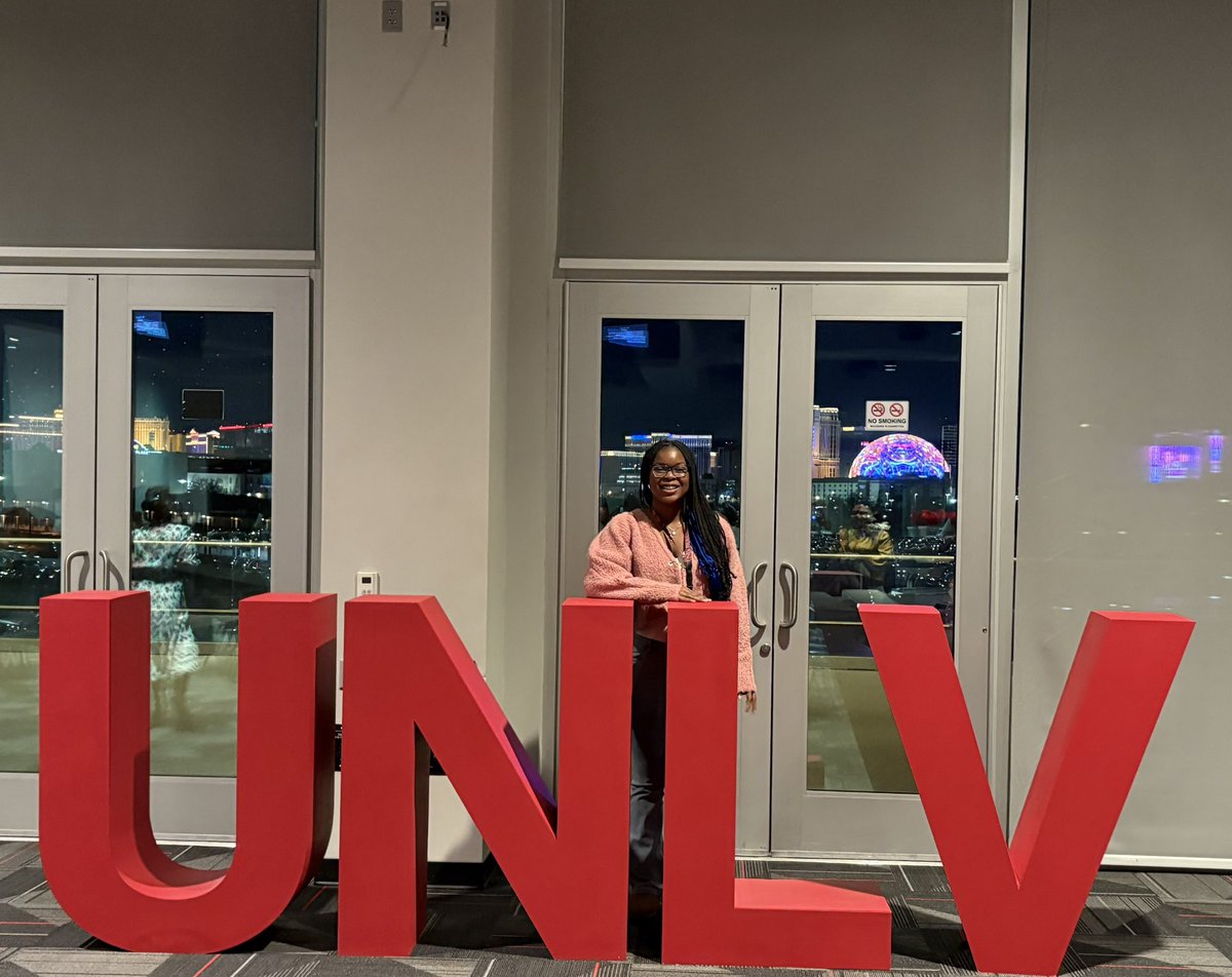 Caris is sharing the room with top scholars @ UNLV!  📚📘📚📘 #HonorsProgram #Soproud #TeamWilliams