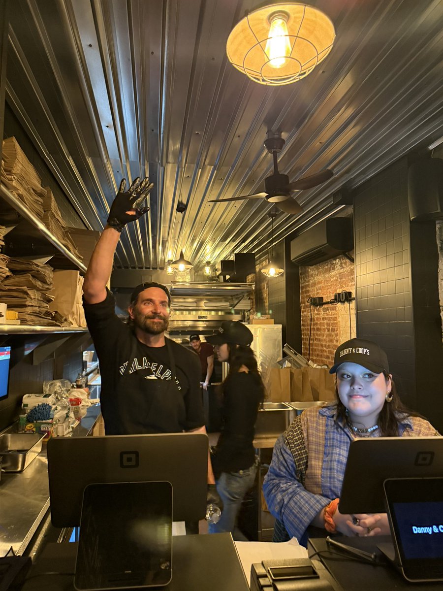 dany6814's tweet photo. He was even working in the back as well https://t.co/aoM10HmTQL