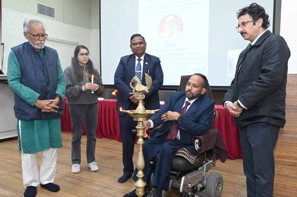 DrManojKPatel's tweet photo. Prof @anilgb speaking at @INYAS_INSA event held on January 03, 2025 at @CSIR_CSIO Chandigarh. https://t.co/SDfNRbuxcB