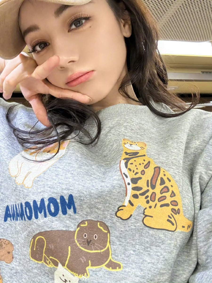 12.01.2025: Dilraba's weibo update 

📍weibo.com/1669879400/512…

(1/2)
#ตี๋ลี่เร่อปา #Dilraba #迪丽热巴