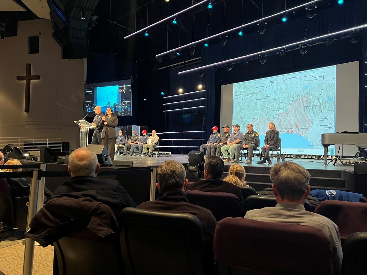 At tonight's community meeting it was difficult to see so many people who have either lost their homes or are displaced as a result of the #PalisadesFire. #AD42
