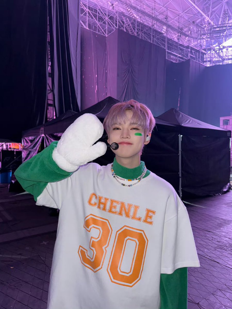 ZCLFEED's tweet image. 250112 kh1000le instagram post 

“🍬❄️”

#辰乐 #천러