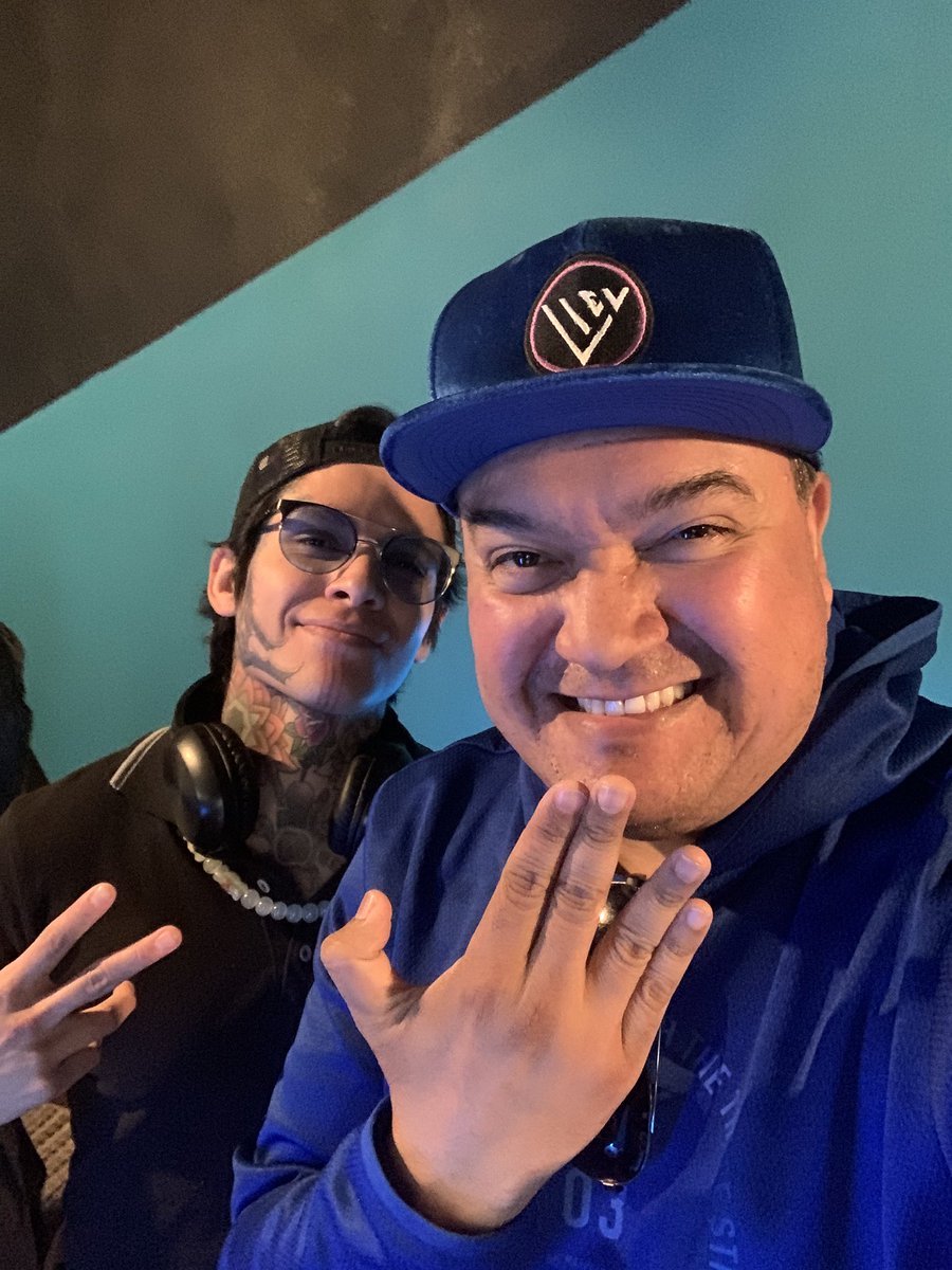 losviel's tweet photo. Listo el Güiro en la canción TODO TÚ ✨⭐️💙 en el Estudio Fudos Room con el Productor Roy Fudos ✨ muy pronto todo tu Ritmo Atómico se va poner a Bailar 💃🕺🎶
#todotu #eltigri #guiro #losviel #yvonmoreg #fudosroom #royfudos #Azcapotzalco https://t.co/gsZg96tP5x