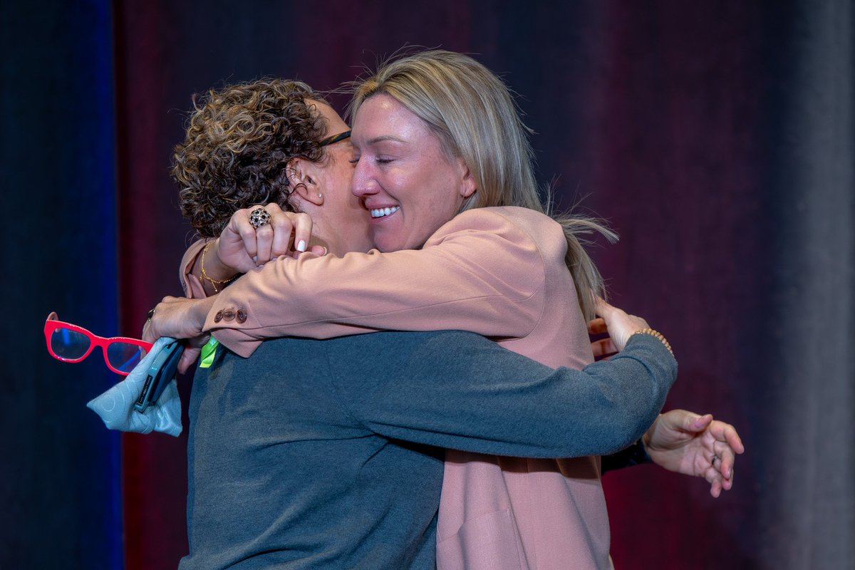 Women_Coaches's tweet photo. Today we honored Amanda Vandervort as our Award of Excellence recipient!
Filling the room with so many coaches that have continued to raise the bar across all levels of the womenβs game is something we look forward to every convention!
#SheCanCoach #SheCanLead
πΈ @lgralheer https://t.co/twNpHDGZwp