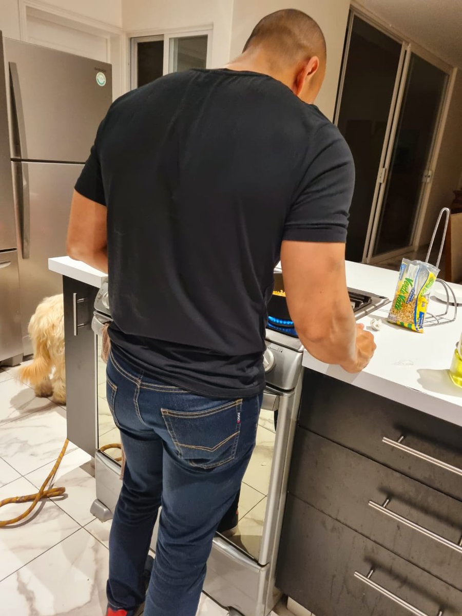 Pert23's tweet photo. Los reyes me trajeron a un chef personal 🙊🙊🙊🔥🔥🔥 https://t.co/YPQWapaiqk