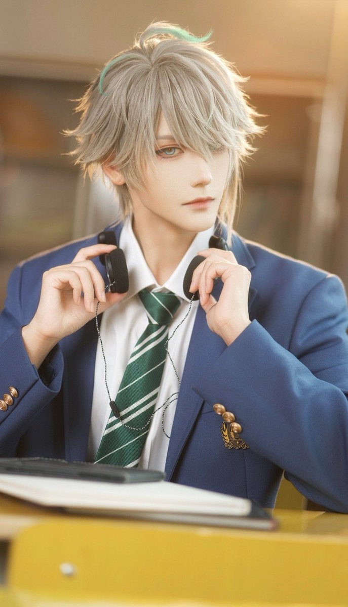 migo_mir's tweet photo. 海森学长的课后私人辅导📖

#艾尔海森 #原神 #cos #私设cos https://t.co/wizWmpJEdx